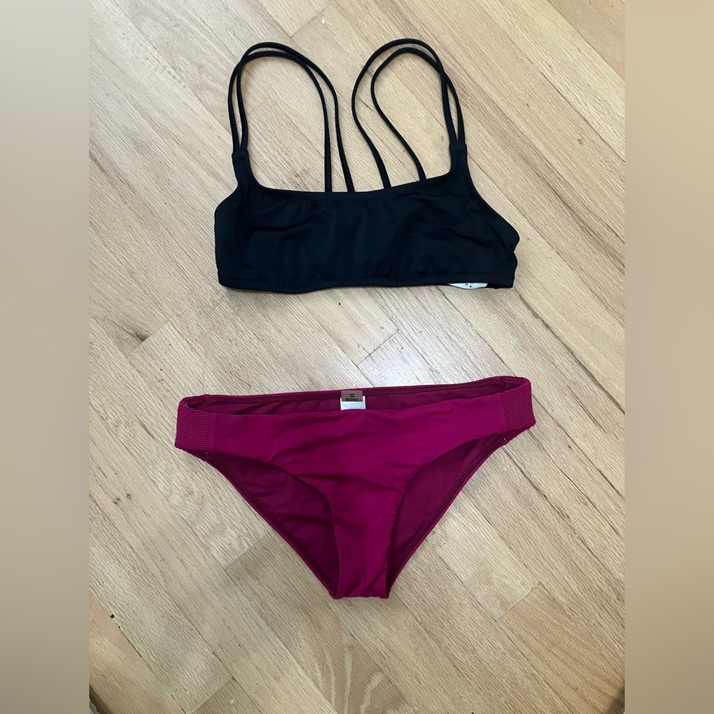 Billabong A/Div Strappy Bikini Top & Sol Searcher Hawaii Lo Bikini Bottoms SET